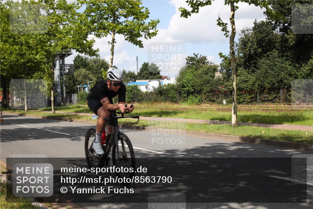 10.08.2025 - GEWOBA Citytriathlon Bremen Yannick Fuchs http://msf.ph/oto/8563790 10.08.2025 12:40:05 Radfahren 559, 596, 602, 690, 706, 721, 779, 831, 880, 883, 890, 896, 1028 meine-sportfotos.de