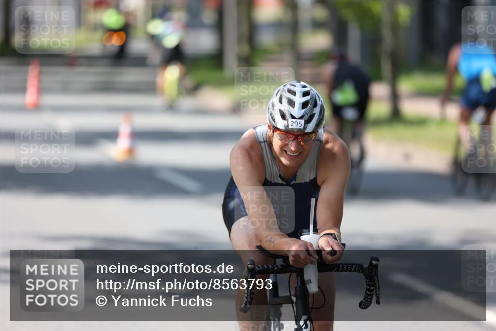 10.08.2025 - GEWOBA Citytriathlon Bremen Yannick Fuchs http://msf.ph/oto/8563793 10.08.2025 14:38:30 Radfahren 50, 51, 162, 195, 295, 312 meine-sportfotos.de