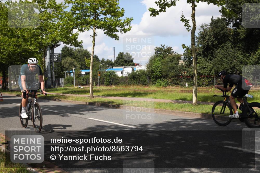 10.08.2025 - GEWOBA Citytriathlon Bremen Yannick Fuchs http://msf.ph/oto/8563794 10.08.2025 12:40:07 Radfahren 559, 596, 602, 690, 706, 721, 779, 815, 831, 880, 883, 890, 896, 1028 meine-sportfotos.de