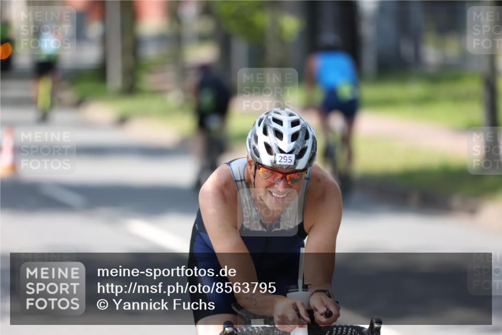 10.08.2025 - GEWOBA Citytriathlon Bremen Yannick Fuchs http://msf.ph/oto/8563795 10.08.2025 14:38:30 Radfahren 50, 51, 162, 195, 295, 312 meine-sportfotos.de