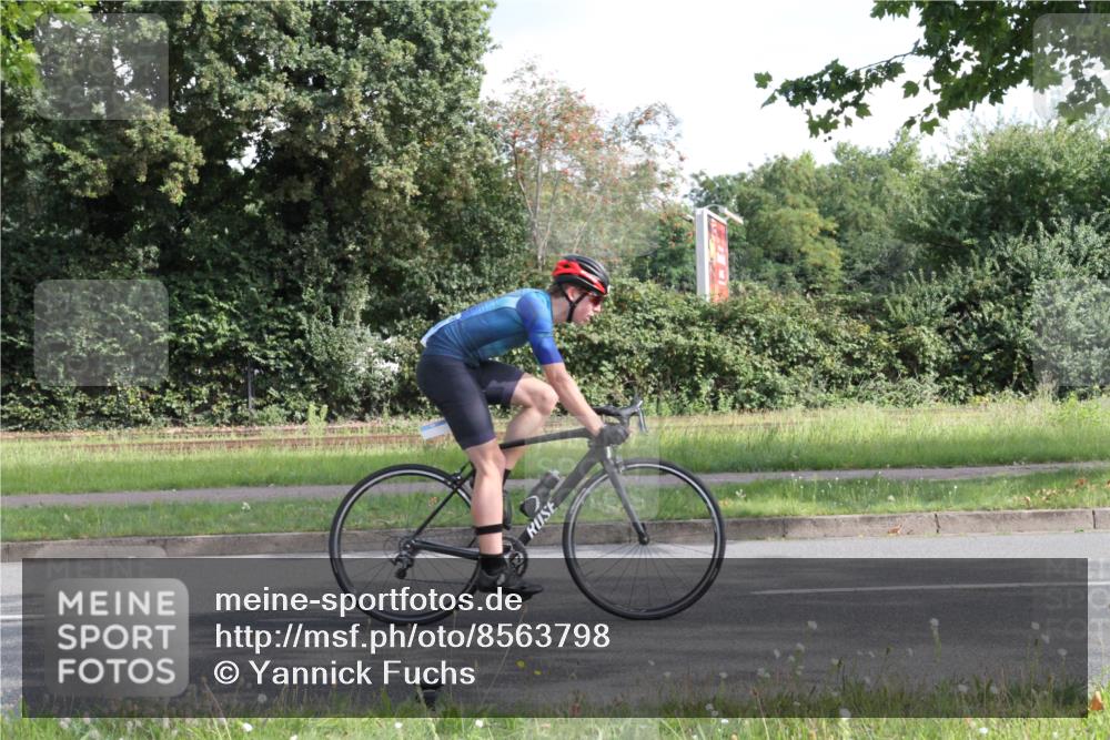10.08.2025 - GEWOBA Citytriathlon Bremen Yannick Fuchs http://msf.ph/oto/8563798 10.08.2025 10:52:29 Radfahren 43, 137, 349, 354, 355, 390, 392, 394, 479, 491, 504 meine-sportfotos.de