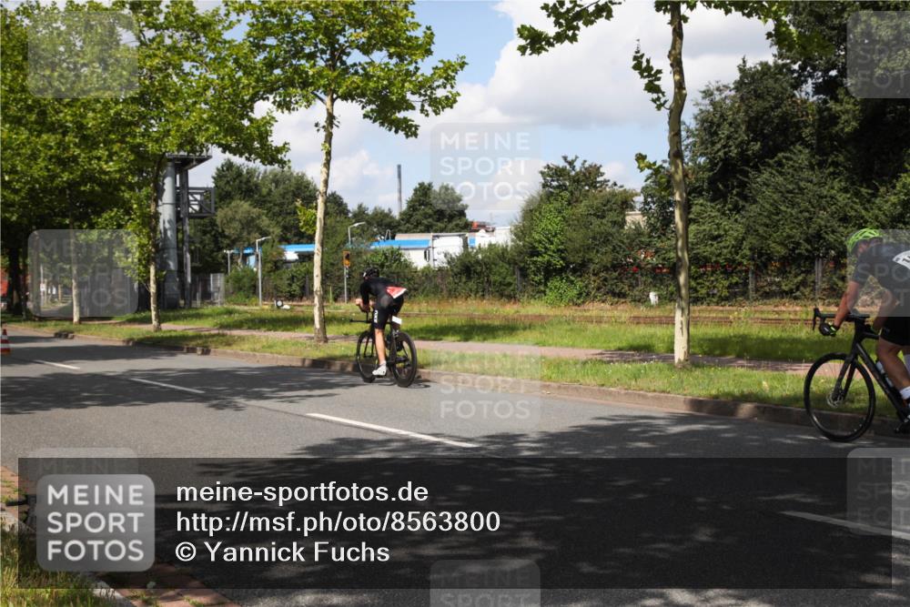 10.08.2025 - GEWOBA Citytriathlon Bremen Yannick Fuchs http://msf.ph/oto/8563800 10.08.2025 12:40:08 Radfahren 559, 596, 602, 690, 706, 721, 779, 815, 831, 880, 883, 890, 896, 899, 1028 meine-sportfotos.de