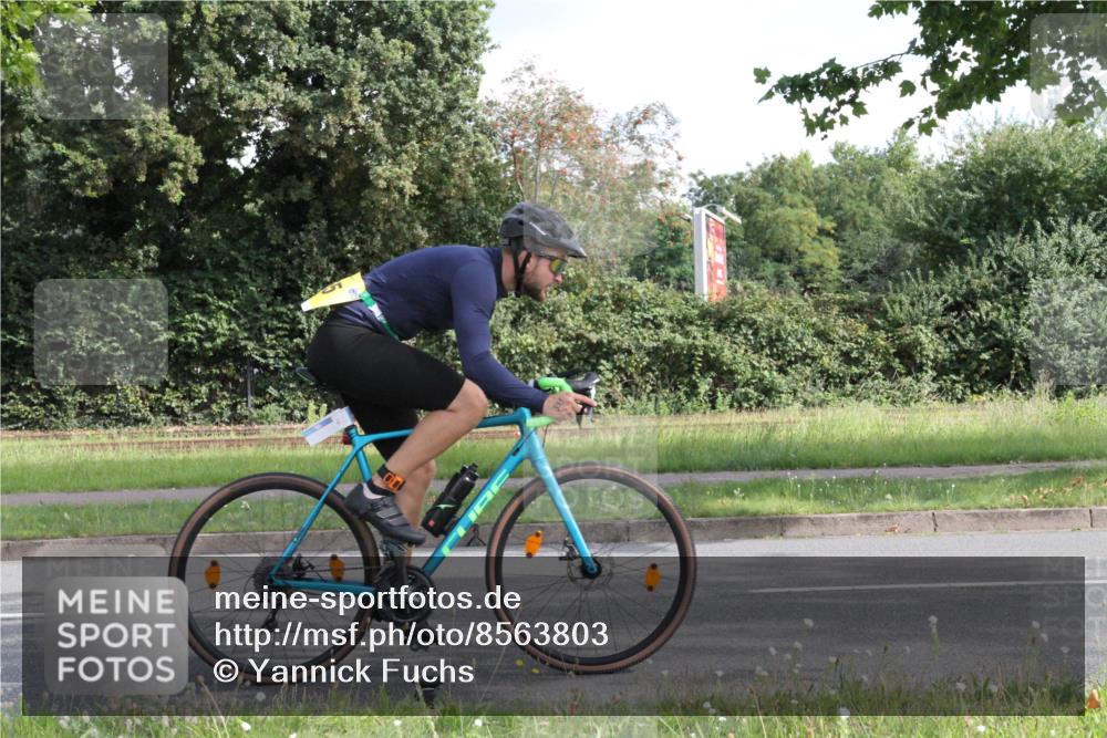 10.08.2025 - GEWOBA Citytriathlon Bremen Yannick Fuchs http://msf.ph/oto/8563803 10.08.2025 10:52:30 Radfahren 43, 137, 349, 354, 355, 390, 392, 479, 491, 504 meine-sportfotos.de