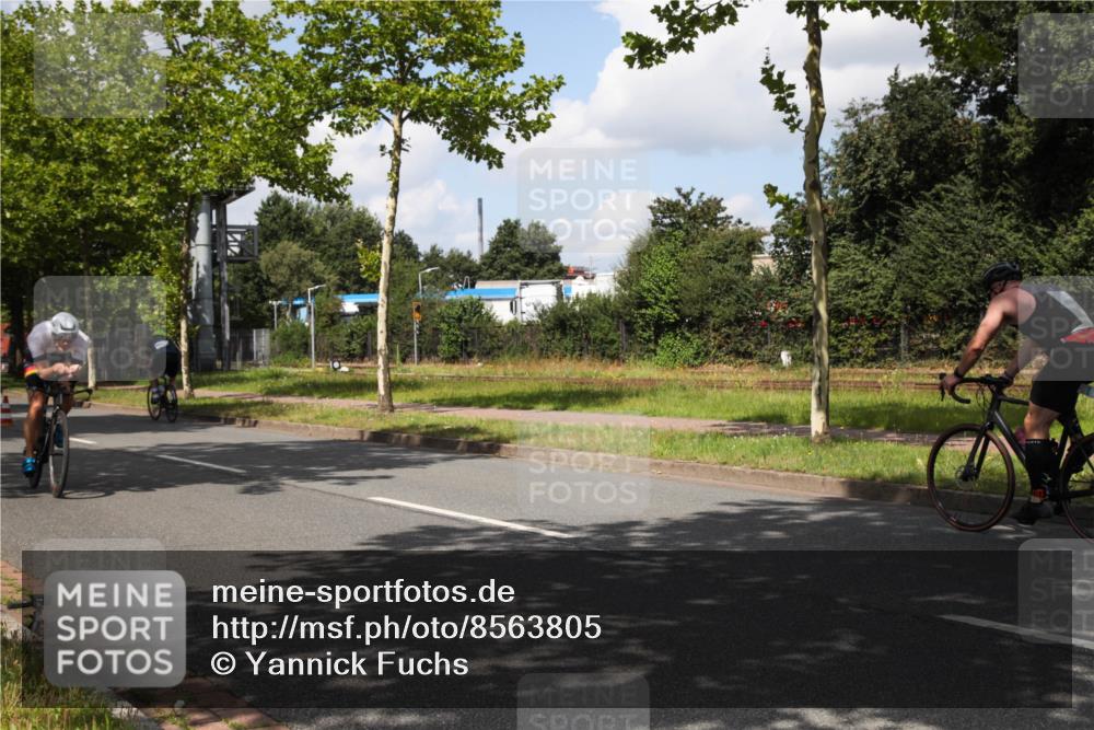 10.08.2025 - GEWOBA Citytriathlon Bremen Yannick Fuchs http://msf.ph/oto/8563805 10.08.2025 12:40:10 Radfahren 559, 596, 602, 690, 706, 721, 779, 815, 831, 880, 883, 890, 896, 899, 1028 meine-sportfotos.de