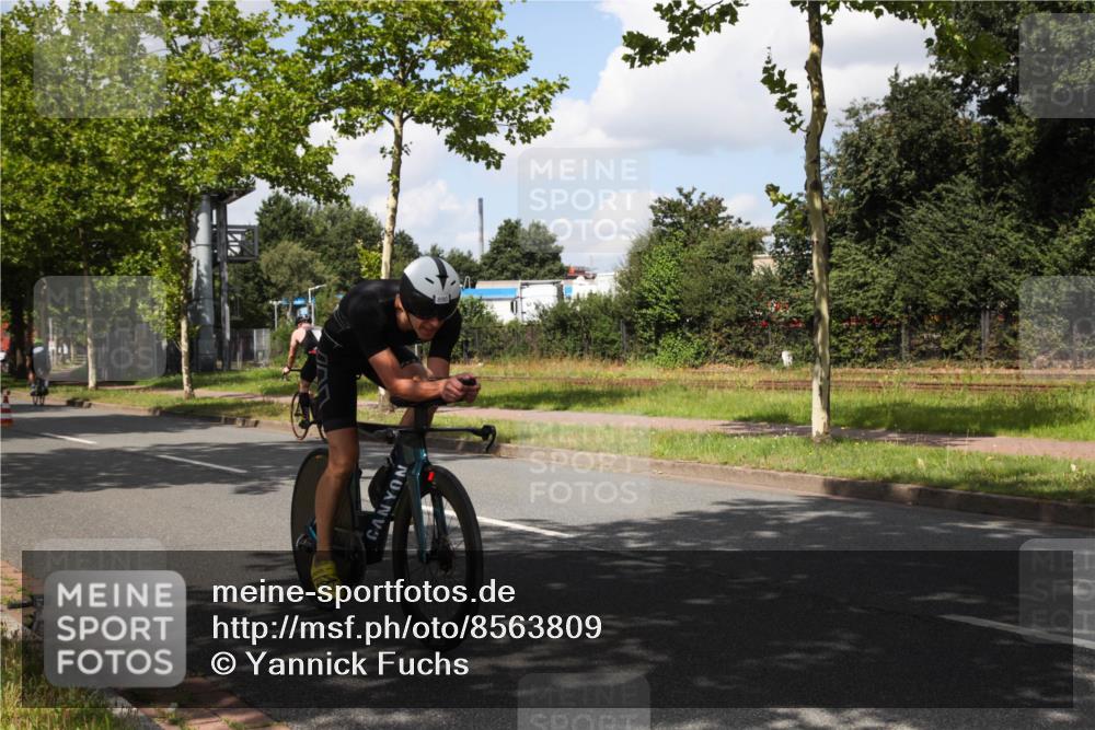 10.08.2025 - GEWOBA Citytriathlon Bremen Yannick Fuchs http://msf.ph/oto/8563809 10.08.2025 12:40:12 Radfahren 559, 596, 602, 690, 706, 721, 779, 815, 831, 880, 883, 890, 896, 899, 975, 1028 meine-sportfotos.de