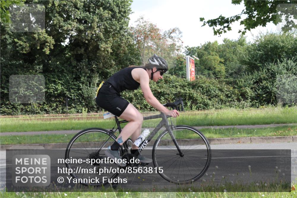 10.08.2025 - GEWOBA Citytriathlon Bremen Yannick Fuchs http://msf.ph/oto/8563815 10.08.2025 10:52:38 Radfahren 21, 43, 354, 355, 491, 504 meine-sportfotos.de
