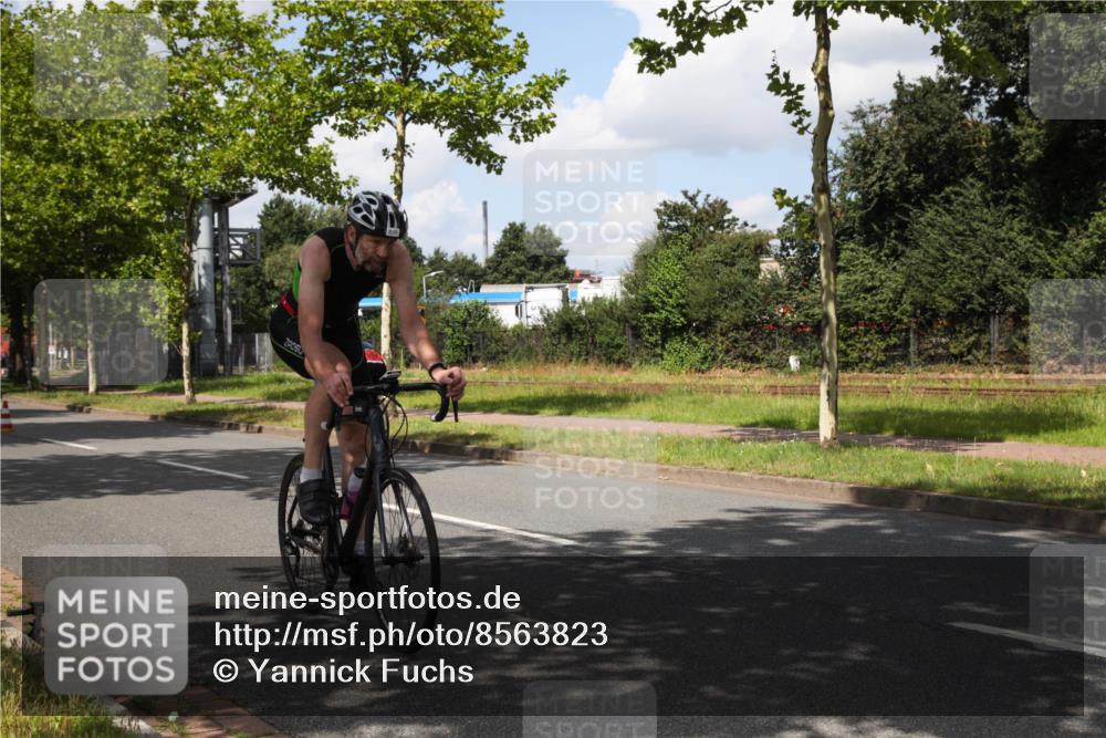 10.08.2025 - GEWOBA Citytriathlon Bremen Yannick Fuchs http://msf.ph/oto/8563823 10.08.2025 12:40:22 Radfahren 559, 581, 597, 602, 690, 723, 737, 815, 870, 879, 890, 896, 899, 910, 949, 975, 1024 meine-sportfotos.de
