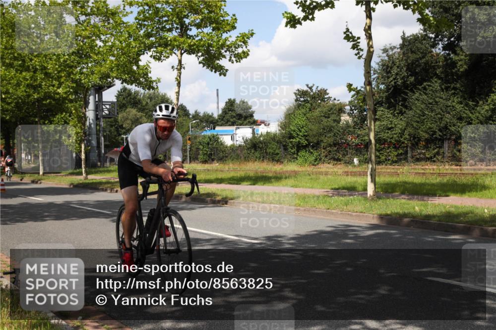 10.08.2025 - GEWOBA Citytriathlon Bremen Yannick Fuchs http://msf.ph/oto/8563825 10.08.2025 12:40:24 Radfahren 559, 581, 597, 602, 672, 723, 737, 815, 848, 870, 879, 890, 896, 899, 910, 949, 975, 1024 meine-sportfotos.de
