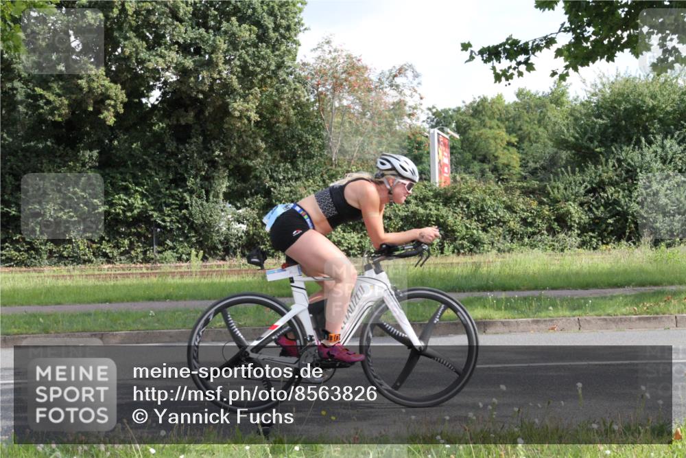 10.08.2025 - GEWOBA Citytriathlon Bremen Yannick Fuchs http://msf.ph/oto/8563826 10.08.2025 10:52:42 Radfahren 21, 43, 354, 400, 491, 504 meine-sportfotos.de