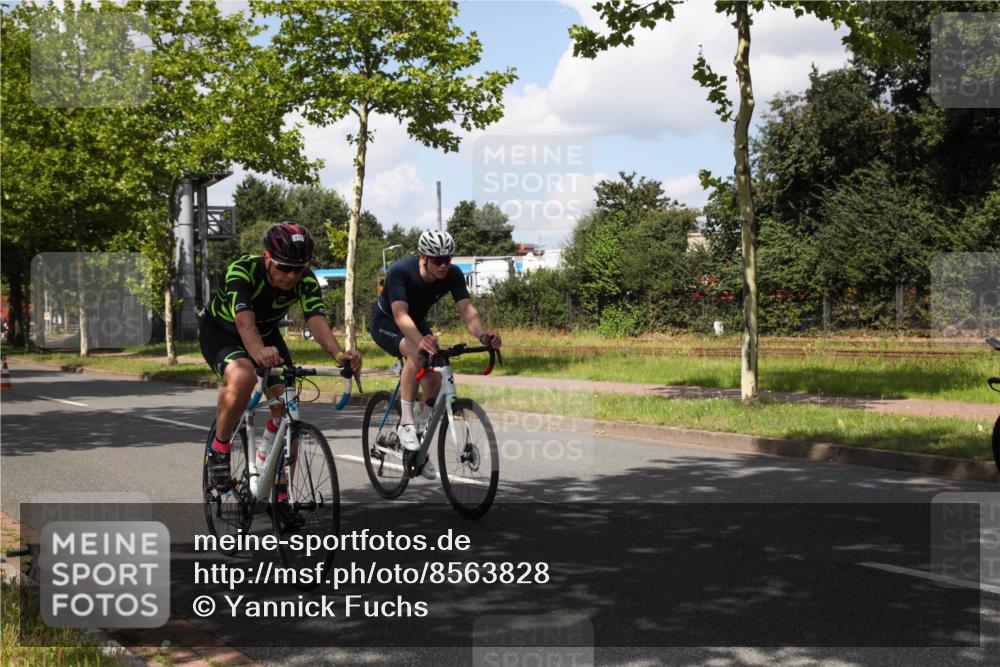 10.08.2025 - GEWOBA Citytriathlon Bremen Yannick Fuchs http://msf.ph/oto/8563828 10.08.2025 12:40:26 Radfahren 559, 581, 597, 602, 672, 723, 737, 815, 848, 870, 879, 890, 896, 899, 910, 949, 975, 1002, 1024 meine-sportfotos.de