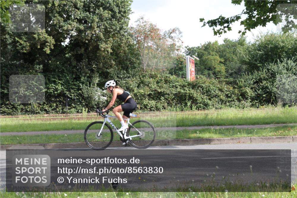 10.08.2025 - GEWOBA Citytriathlon Bremen Yannick Fuchs http://msf.ph/oto/8563830 10.08.2025 10:52:44 Radfahren 21, 43, 354, 400, 491, 504 meine-sportfotos.de