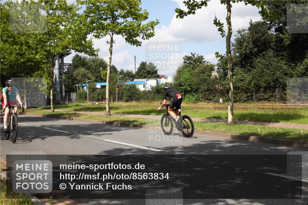 10.08.2025 - GEWOBA Citytriathlon Bremen Yannick Fuchs http://msf.ph/oto/8563834 10.08.2025 12:40:26 Radfahren 559, 581, 597, 602, 672, 723, 737, 815, 848, 870, 879, 890, 896, 899, 910, 949, 975, 1002, 1024 meine-sportfotos.de