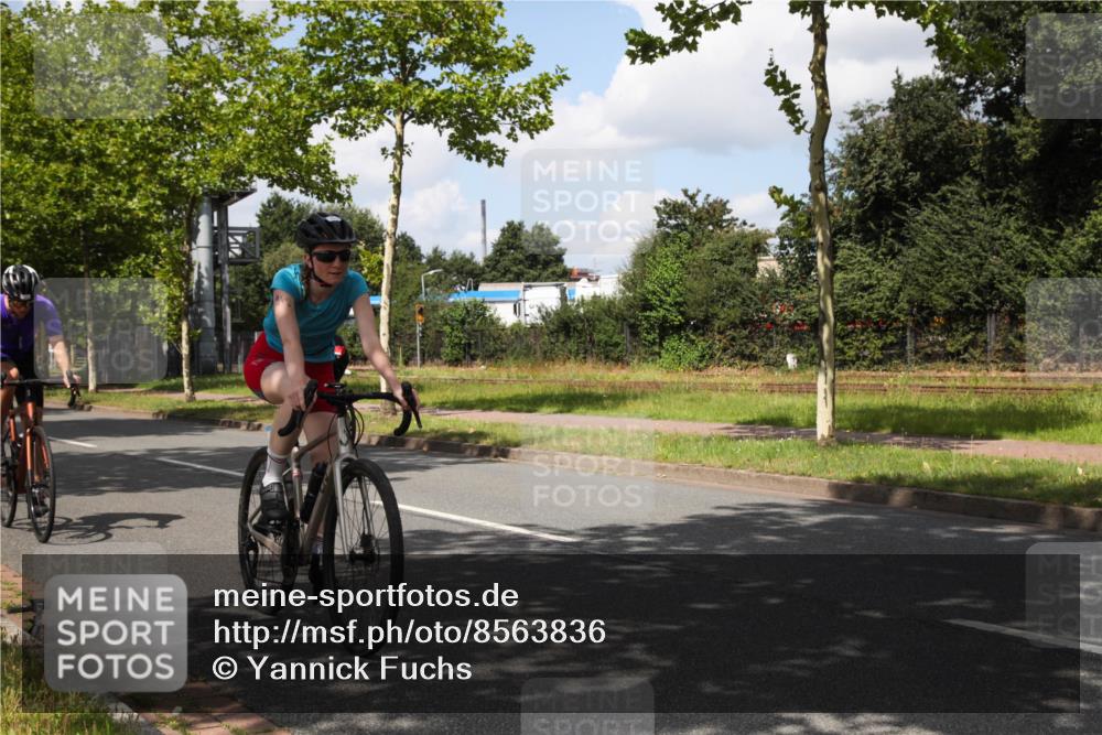 10.08.2025 - GEWOBA Citytriathlon Bremen Yannick Fuchs http://msf.ph/oto/8563836 10.08.2025 12:40:27 Radfahren 559, 581, 597, 602, 672, 723, 737, 815, 848, 870, 879, 890, 899, 910, 949, 975, 1002, 1024 meine-sportfotos.de