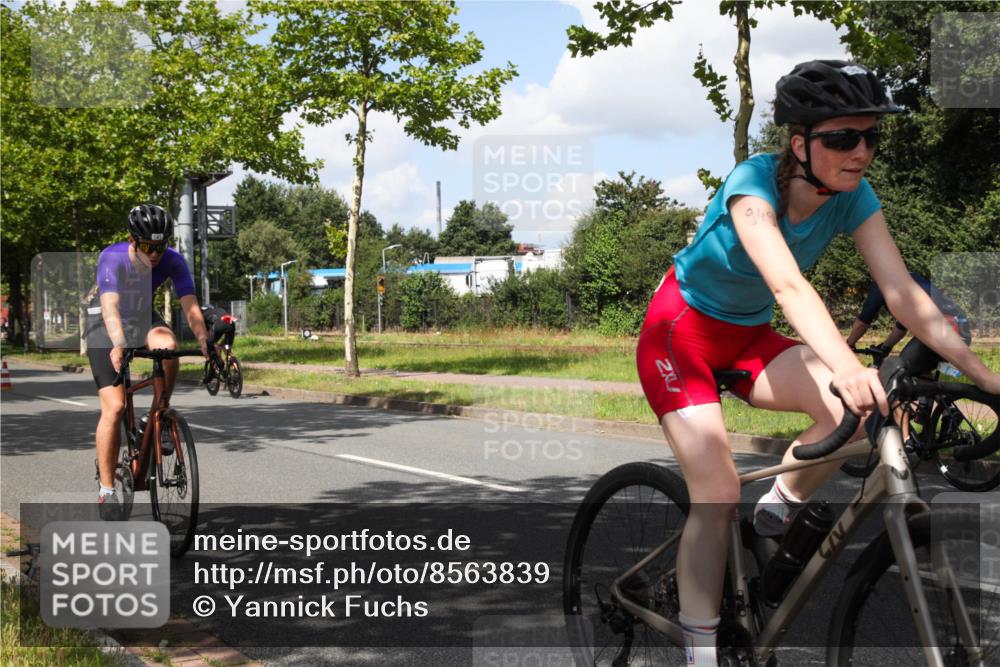 10.08.2025 - GEWOBA Citytriathlon Bremen Yannick Fuchs http://msf.ph/oto/8563839 10.08.2025 12:40:27 Radfahren 559, 581, 597, 602, 672, 723, 737, 815, 848, 870, 879, 890, 899, 910, 949, 975, 1002, 1024 meine-sportfotos.de