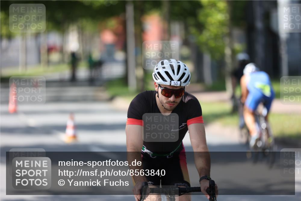 10.08.2025 - GEWOBA Citytriathlon Bremen Yannick Fuchs http://msf.ph/oto/8563840 10.08.2025 14:38:42 Radfahren 50, 51, 195, 216, 238, 312, 354 meine-sportfotos.de