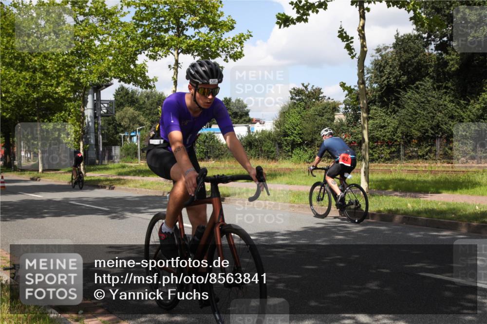 10.08.2025 - GEWOBA Citytriathlon Bremen Yannick Fuchs http://msf.ph/oto/8563841 10.08.2025 12:40:27 Radfahren 559, 581, 597, 602, 672, 723, 737, 815, 848, 870, 879, 890, 899, 910, 949, 975, 1002, 1024 meine-sportfotos.de