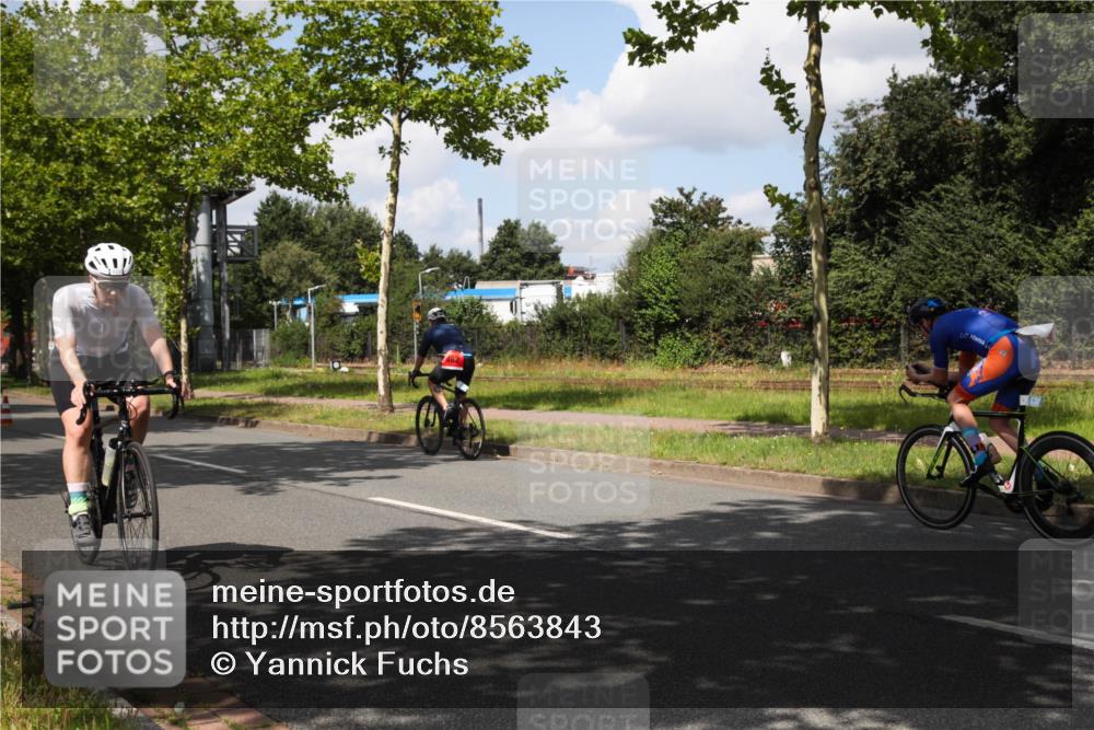 10.08.2025 - GEWOBA Citytriathlon Bremen Yannick Fuchs http://msf.ph/oto/8563843 10.08.2025 12:40:28 Radfahren 559, 581, 597, 602, 672, 723, 737, 815, 848, 870, 879, 890, 899, 910, 949, 975, 1002, 1024 meine-sportfotos.de