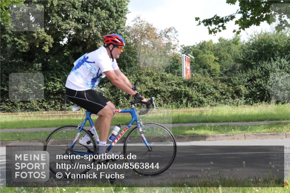 10.08.2025 - GEWOBA Citytriathlon Bremen Yannick Fuchs http://msf.ph/oto/8563844 10.08.2025 10:52:48 Radfahren 21, 43, 400, 413, 491 meine-sportfotos.de