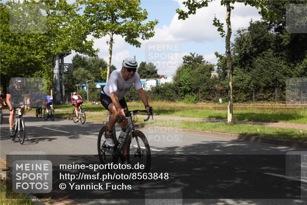 10.08.2025 - GEWOBA Citytriathlon Bremen Yannick Fuchs http://msf.ph/oto/8563848 10.08.2025 12:40:30 Radfahren 559, 581, 597, 672, 723, 737, 815, 829, 848, 870, 879, 899, 910, 949, 975, 1002, 1024 meine-sportfotos.de