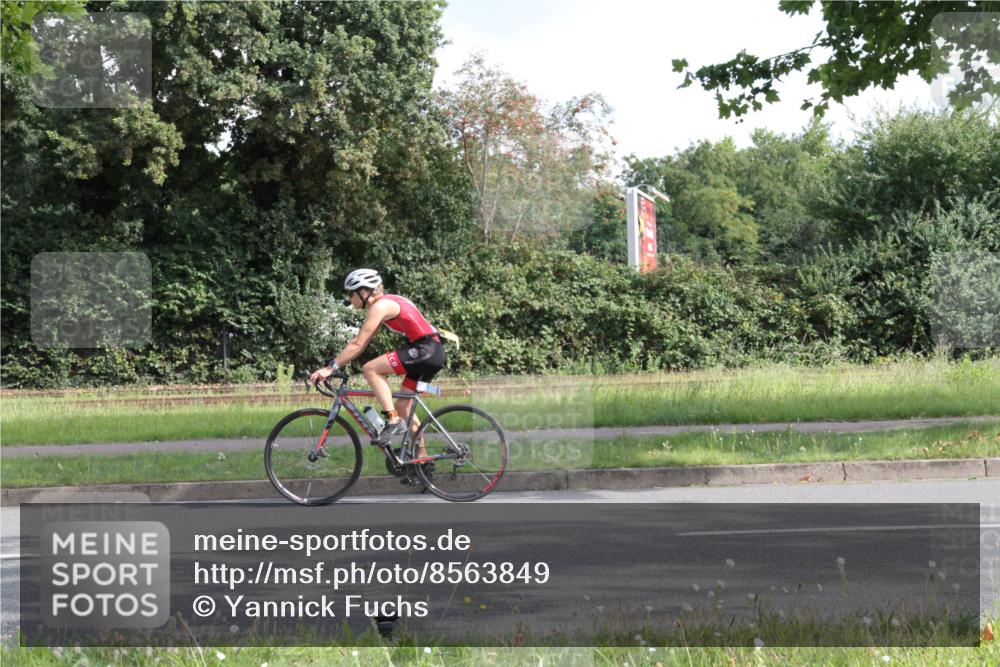 10.08.2025 - GEWOBA Citytriathlon Bremen Yannick Fuchs http://msf.ph/oto/8563849 10.08.2025 10:52:55 Radfahren 21, 358, 400, 413 meine-sportfotos.de