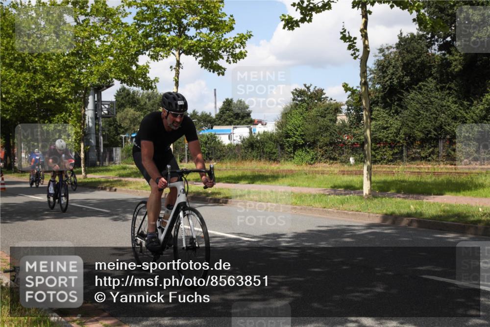 10.08.2025 - GEWOBA Citytriathlon Bremen Yannick Fuchs http://msf.ph/oto/8563851 10.08.2025 12:40:30 Radfahren 559, 581, 597, 672, 723, 737, 815, 829, 848, 870, 879, 899, 910, 949, 975, 1002, 1024 meine-sportfotos.de