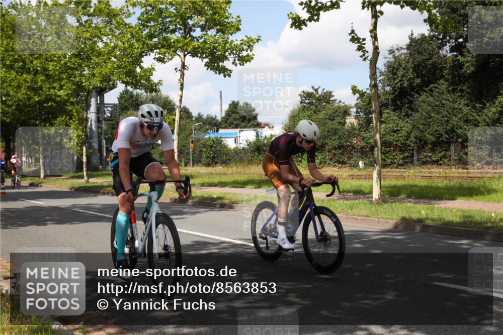 10.08.2025 - GEWOBA Citytriathlon Bremen Yannick Fuchs http://msf.ph/oto/8563853 10.08.2025 12:40:31 Radfahren 581, 597, 672, 723, 737, 815, 829, 848, 870, 879, 899, 910, 949, 975, 1002, 1024 meine-sportfotos.de