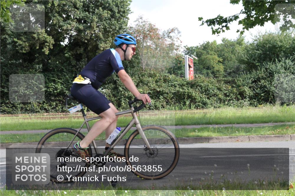 10.08.2025 - GEWOBA Citytriathlon Bremen Yannick Fuchs http://msf.ph/oto/8563855 10.08.2025 10:52:56 Radfahren 21, 358, 400, 413 meine-sportfotos.de