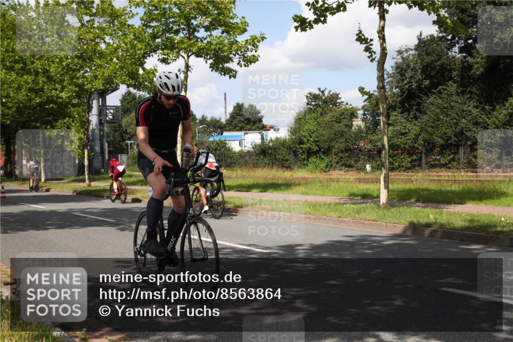 10.08.2025 - GEWOBA Citytriathlon Bremen Yannick Fuchs http://msf.ph/oto/8563864 10.08.2025 12:40:34 Radfahren 581, 597, 672, 723, 737, 829, 848, 870, 879, 910, 921, 949, 975, 1002, 1024 meine-sportfotos.de