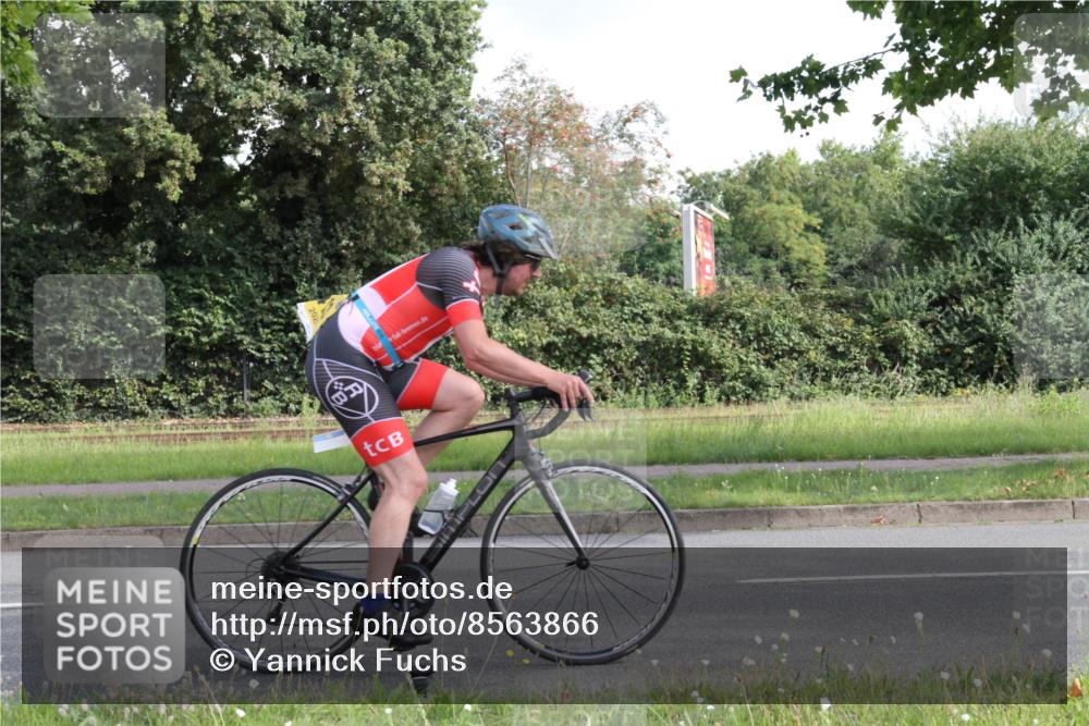 10.08.2025 - GEWOBA Citytriathlon Bremen Yannick Fuchs http://msf.ph/oto/8563866 10.08.2025 10:53:02 Radfahren 358, 379, 380, 382, 400, 413, 448 meine-sportfotos.de