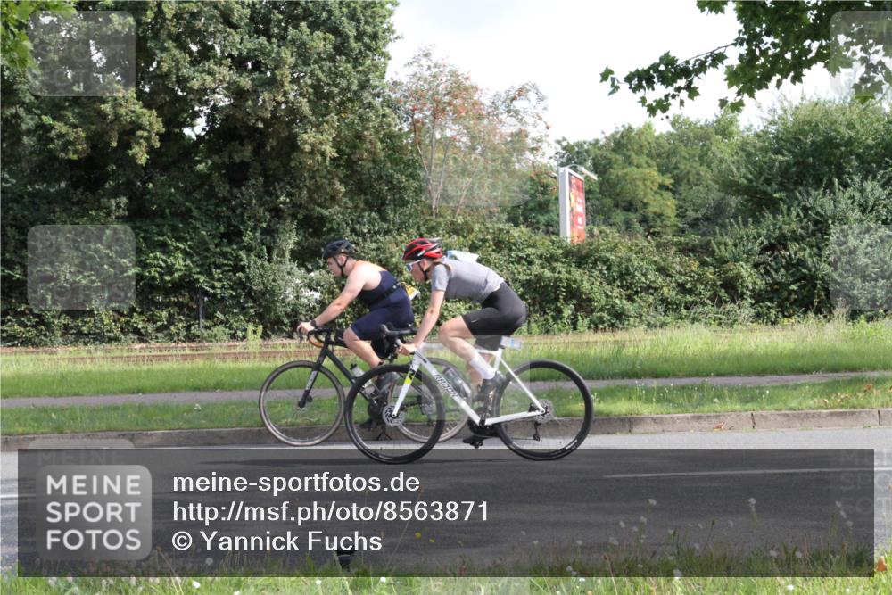 10.08.2025 - GEWOBA Citytriathlon Bremen Yannick Fuchs http://msf.ph/oto/8563871 10.08.2025 10:53:06 Radfahren 29, 225, 358, 379, 380, 382, 400, 413, 448 meine-sportfotos.de