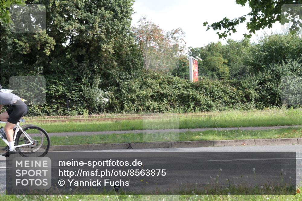 10.08.2025 - GEWOBA Citytriathlon Bremen Yannick Fuchs http://msf.ph/oto/8563875 10.08.2025 10:53:06 Radfahren 29, 225, 358, 379, 380, 382, 400, 413, 448 meine-sportfotos.de