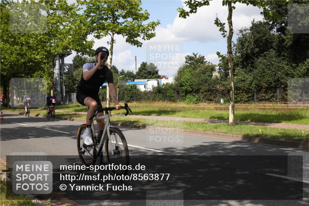 10.08.2025 - GEWOBA Citytriathlon Bremen Yannick Fuchs http://msf.ph/oto/8563877 10.08.2025 12:40:38 Radfahren 581, 597, 606, 672, 723, 737, 802, 829, 848, 870, 879, 910, 921, 949, 1002, 1024 meine-sportfotos.de