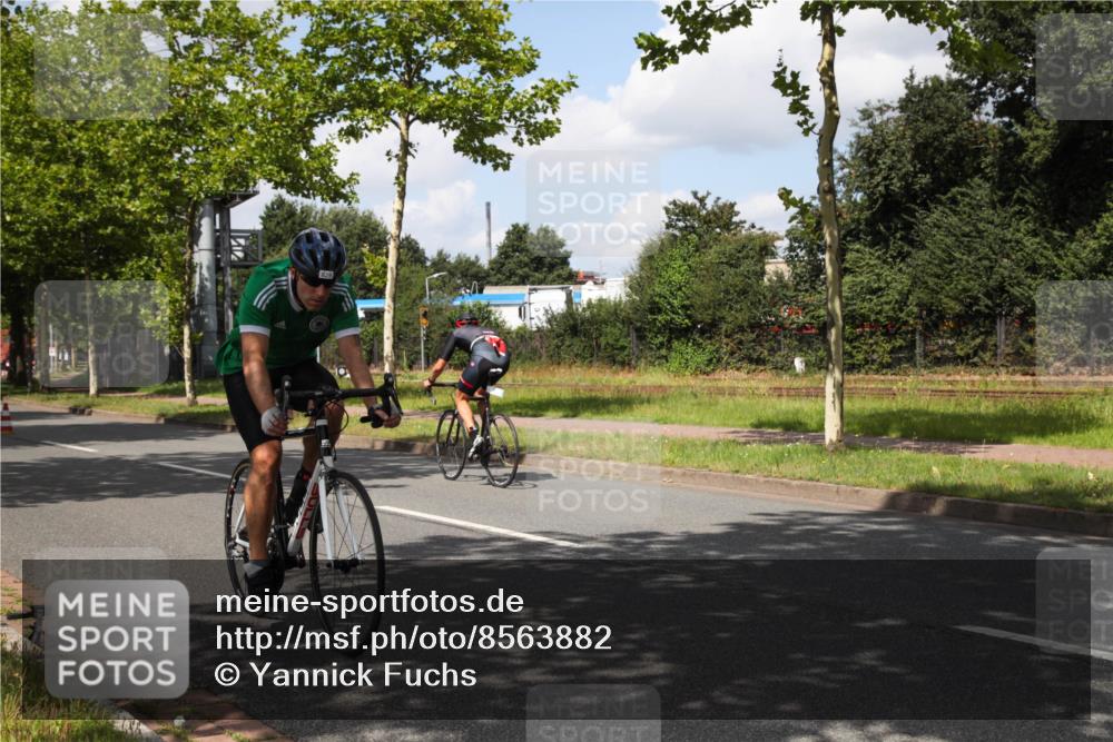 10.08.2025 - GEWOBA Citytriathlon Bremen Yannick Fuchs http://msf.ph/oto/8563882 10.08.2025 12:40:43 Radfahren 606, 672, 723, 785, 802, 829, 848, 870, 879, 921, 1001, 1002, 1024 meine-sportfotos.de