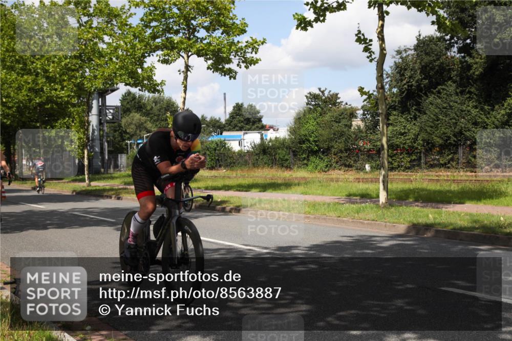 10.08.2025 - GEWOBA Citytriathlon Bremen Yannick Fuchs http://msf.ph/oto/8563887 10.08.2025 12:40:45 Radfahren 606, 672, 723, 785, 802, 829, 848, 921, 1001, 1002, 1024 meine-sportfotos.de
