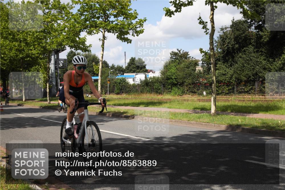 10.08.2025 - GEWOBA Citytriathlon Bremen Yannick Fuchs http://msf.ph/oto/8563889 10.08.2025 12:40:45 Radfahren 606, 672, 723, 785, 802, 829, 848, 921, 1001, 1002, 1024 meine-sportfotos.de