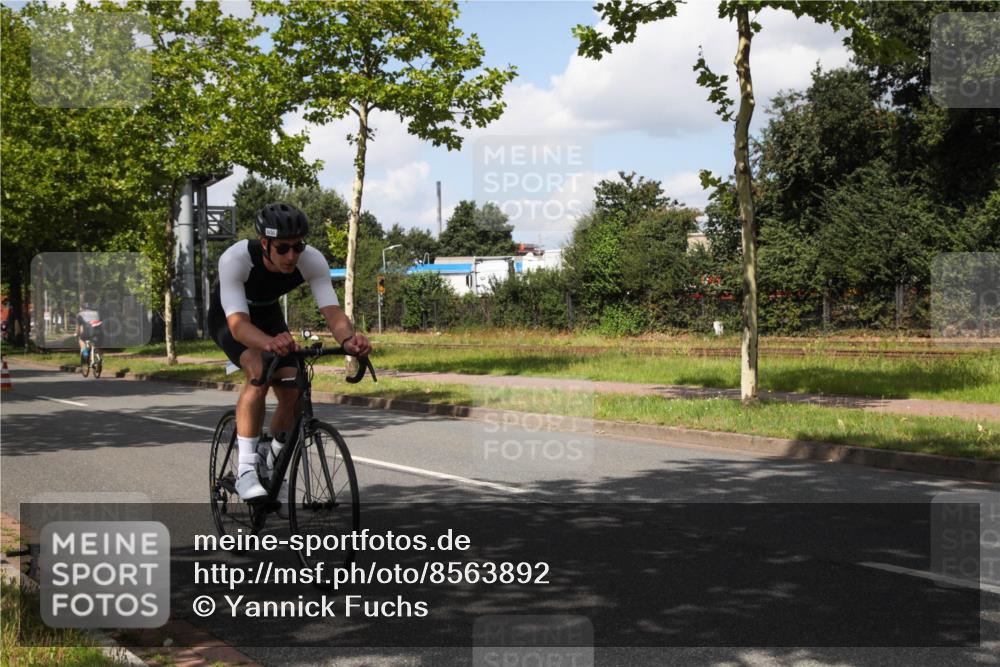 10.08.2025 - GEWOBA Citytriathlon Bremen Yannick Fuchs http://msf.ph/oto/8563892 10.08.2025 12:40:47 Radfahren 606, 672, 785, 802, 829, 848, 921, 1001, 1002 meine-sportfotos.de