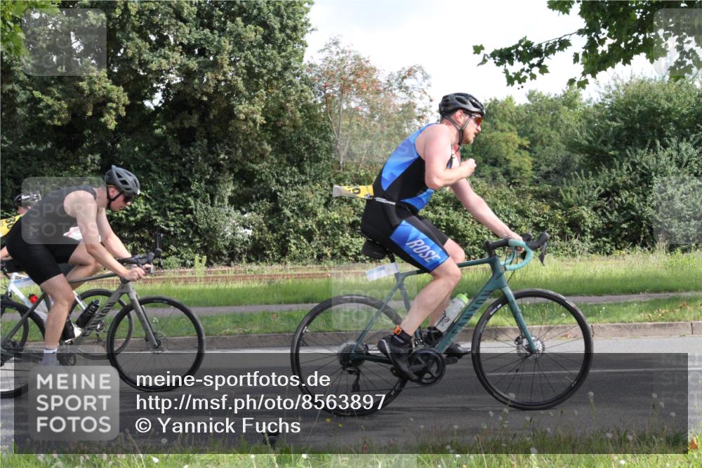 10.08.2025 - GEWOBA Citytriathlon Bremen Yannick Fuchs http://msf.ph/oto/8563897 10.08.2025 10:53:12 Radfahren 29, 225, 350, 358, 379, 380, 382, 404, 448, 502 meine-sportfotos.de
