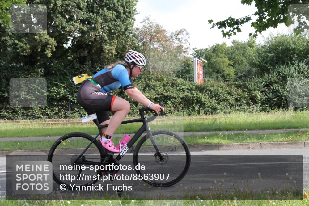 10.08.2025 - GEWOBA Citytriathlon Bremen Yannick Fuchs http://msf.ph/oto/8563907 10.08.2025 10:53:13 Radfahren 29, 225, 350, 358, 379, 380, 382, 404, 448, 502 meine-sportfotos.de