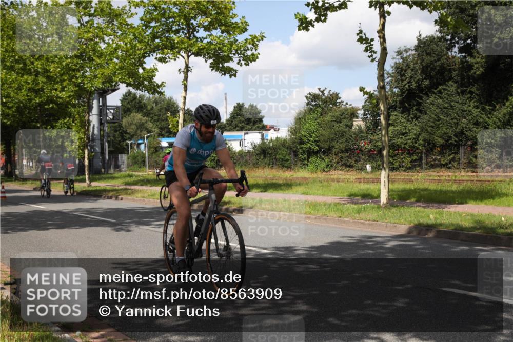 10.08.2025 - GEWOBA Citytriathlon Bremen Yannick Fuchs http://msf.ph/oto/8563909 10.08.2025 12:40:57 Radfahren 606, 650, 660, 665, 785, 802, 803, 921, 1001, 1023 meine-sportfotos.de