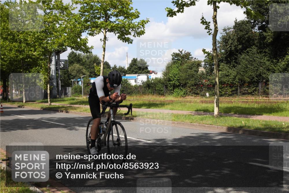 10.08.2025 - GEWOBA Citytriathlon Bremen Yannick Fuchs http://msf.ph/oto/8563923 10.08.2025 12:41:10 Radfahren 568, 650, 660, 665, 755, 803, 830, 849, 934, 1023 meine-sportfotos.de