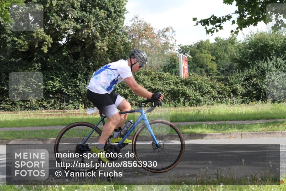 10.08.2025 - GEWOBA Citytriathlon Bremen Yannick Fuchs http://msf.ph/oto/8563930 10.08.2025 10:53:17 Radfahren 29, 225, 350, 358, 379, 380, 382, 404, 448, 502 meine-sportfotos.de