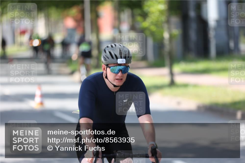 10.08.2025 - GEWOBA Citytriathlon Bremen Yannick Fuchs http://msf.ph/oto/8563935 10.08.2025 14:39:10 Radfahren 18, 100, 130, 174, 236, 283, 427 meine-sportfotos.de