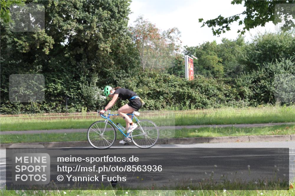 10.08.2025 - GEWOBA Citytriathlon Bremen Yannick Fuchs http://msf.ph/oto/8563936 10.08.2025 10:53:22 Radfahren 29, 225, 350, 379, 380, 382, 404, 448, 502 meine-sportfotos.de