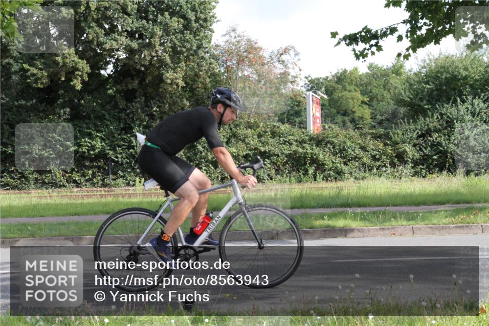 10.08.2025 - GEWOBA Citytriathlon Bremen Yannick Fuchs http://msf.ph/oto/8563943 10.08.2025 10:53:23 Radfahren 29, 225, 350, 379, 380, 382, 404, 502 meine-sportfotos.de