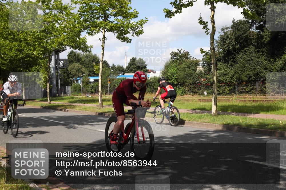 10.08.2025 - GEWOBA Citytriathlon Bremen Yannick Fuchs http://msf.ph/oto/8563944 10.08.2025 12:41:22 Radfahren 568, 609, 619, 705, 730, 755, 830, 849, 862, 934, 1014 meine-sportfotos.de