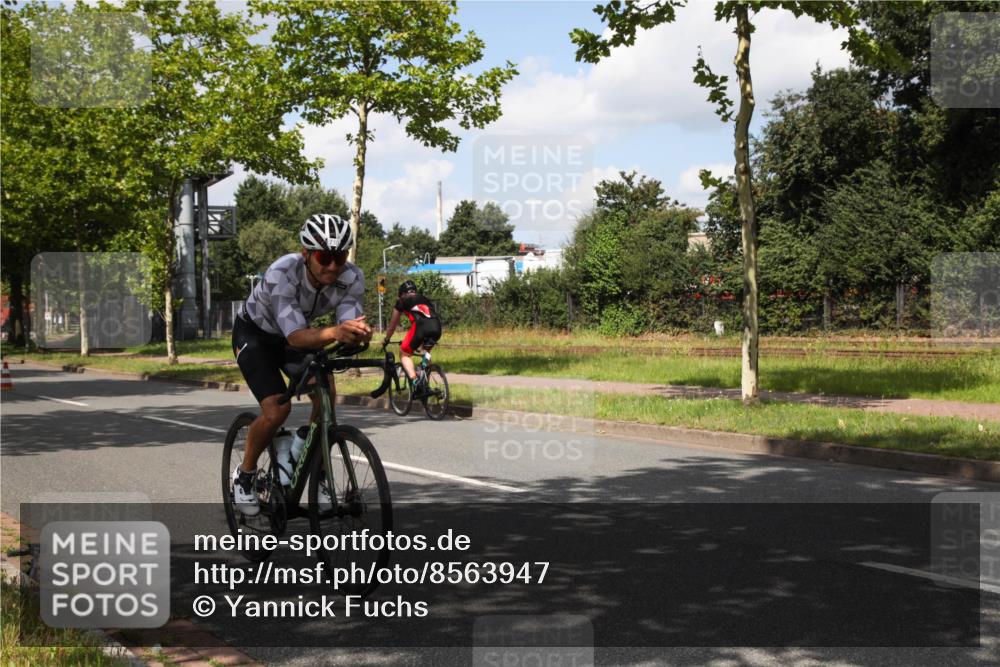 10.08.2025 - GEWOBA Citytriathlon Bremen Yannick Fuchs http://msf.ph/oto/8563947 10.08.2025 12:41:23 Radfahren 568, 609, 619, 705, 730, 755, 830, 849, 862, 934, 1014 meine-sportfotos.de