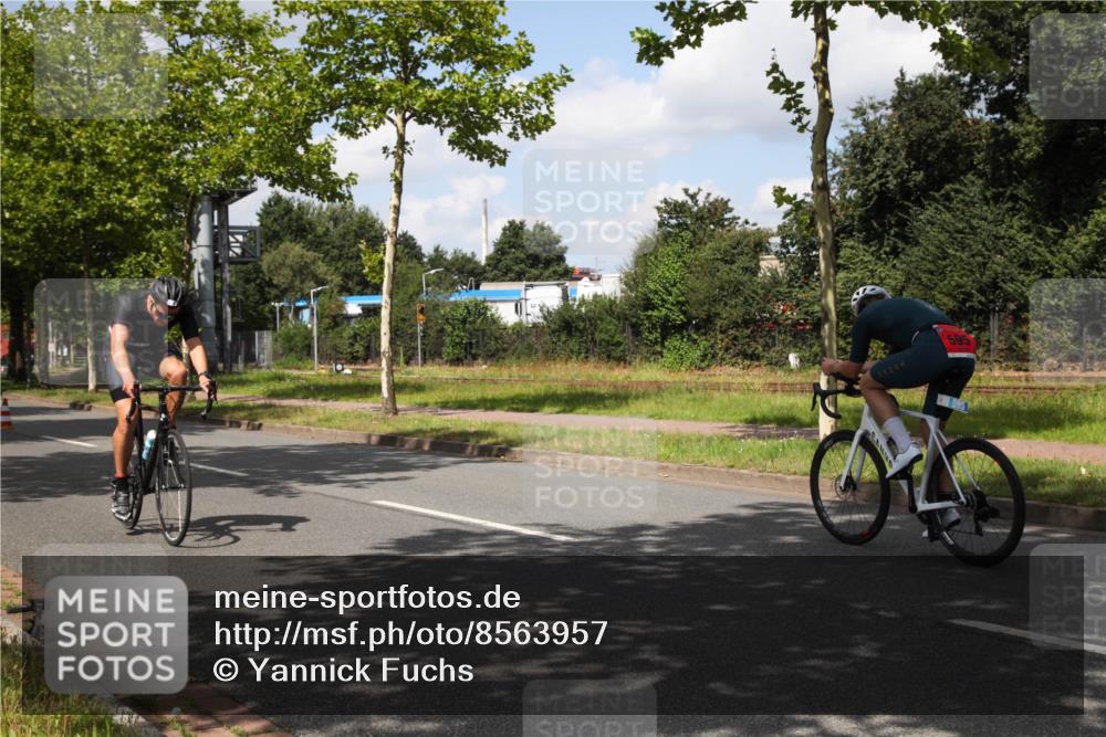 10.08.2025 - GEWOBA Citytriathlon Bremen Yannick Fuchs http://msf.ph/oto/8563957 10.08.2025 12:41:31 Radfahren 609, 619, 663, 705, 730, 755, 830, 849, 862, 1014 meine-sportfotos.de