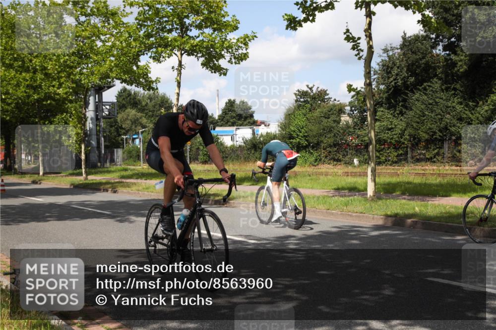10.08.2025 - GEWOBA Citytriathlon Bremen Yannick Fuchs http://msf.ph/oto/8563960 10.08.2025 12:41:31 Radfahren 609, 619, 663, 705, 730, 755, 830, 849, 862, 1014 meine-sportfotos.de