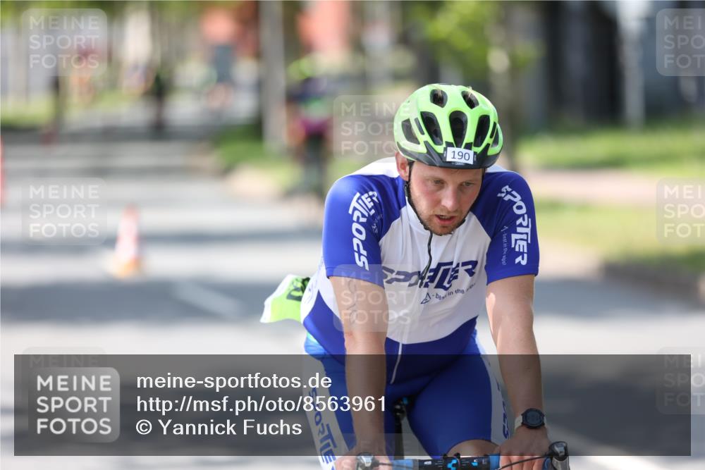 10.08.2025 - GEWOBA Citytriathlon Bremen Yannick Fuchs http://msf.ph/oto/8563961 10.08.2025 14:39:14 Radfahren 18, 100, 130, 174, 281, 283, 427 meine-sportfotos.de