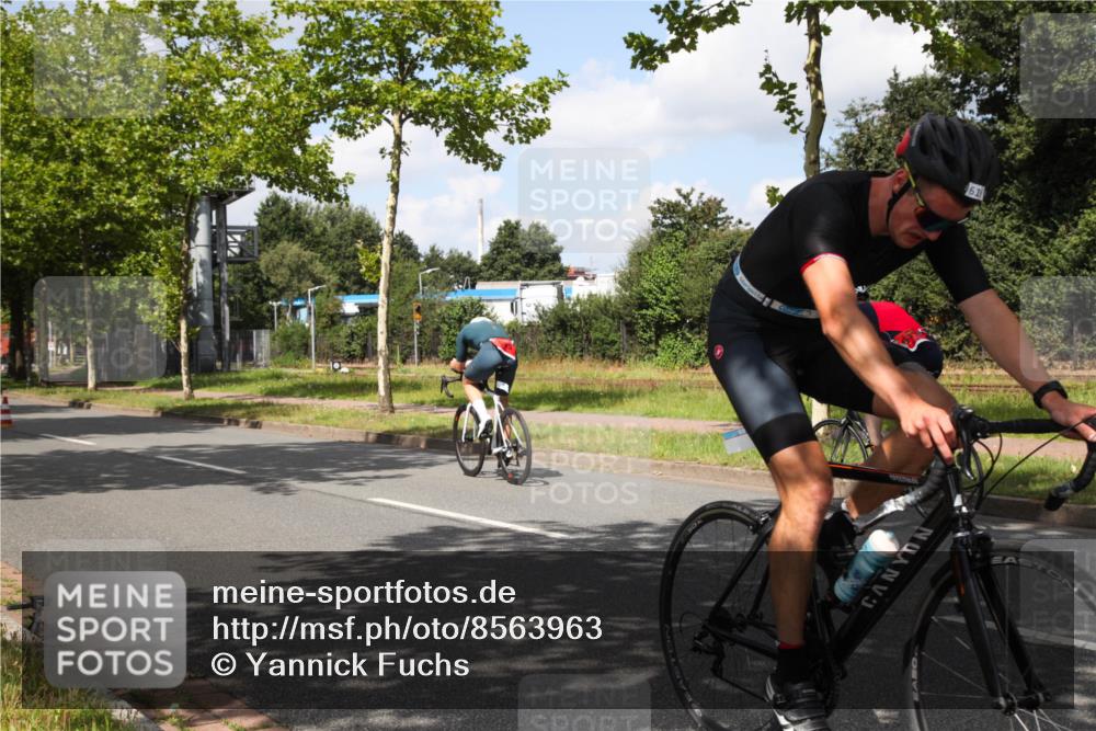 10.08.2025 - GEWOBA Citytriathlon Bremen Yannick Fuchs http://msf.ph/oto/8563963 10.08.2025 12:41:31 Radfahren 609, 619, 663, 705, 730, 755, 830, 849, 862, 1014 meine-sportfotos.de